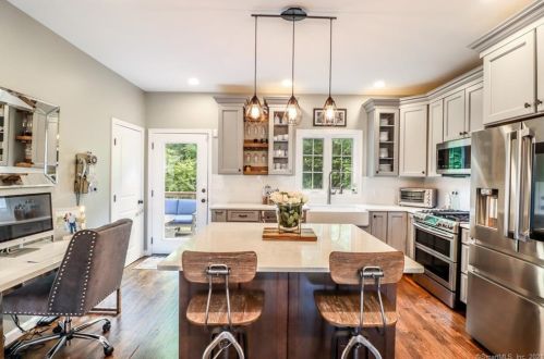 6 Old Oak Dr, Brookfield Center, CT