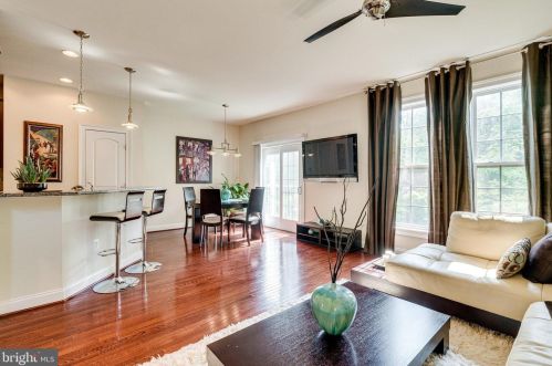 6857 Hartzell Hill Ln, Haymarket VA  20169-4944 exterior