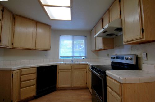 233 Anderly Ct, Hayward, CA 94541-2474