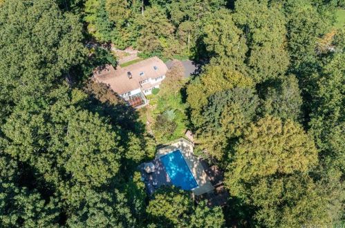 24 Twin Hills Rd, Stamford, CT 06903-4614