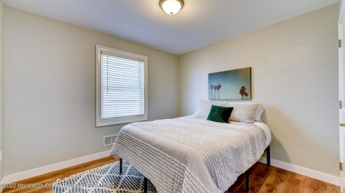 5 Fort Ave, Pelican Island NJ  08751-1512 exterior