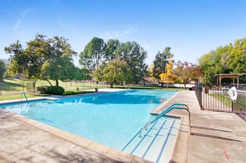 20032 Avenue Of The Oaks, Santa Clarita CA  91321-1365 exterior