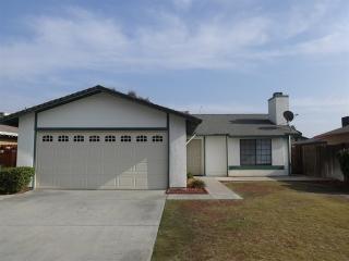 6804 Hammond Way, Bakersfield CA  93307-5690 exterior