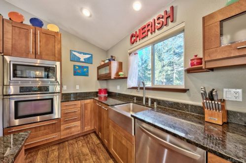 3475 Upper Truckee Rd, South Lake Tahoe CA  96150-5119 exterior