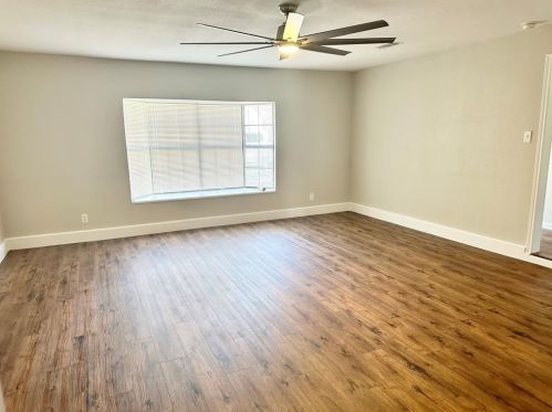 613 Newton Dr, Burleson TX  76028-3727 exterior