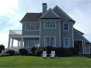 353 Vanderbilt Ln, Portsmouth, RI 02871-2322