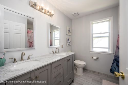 27 Goshawk Ct, Morganville NJ  07751-1073 exterior