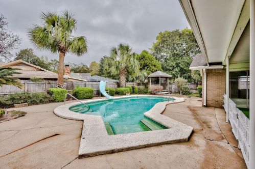 633 Merioneth Dr, Fort Walton Beach, FL 32547-1780