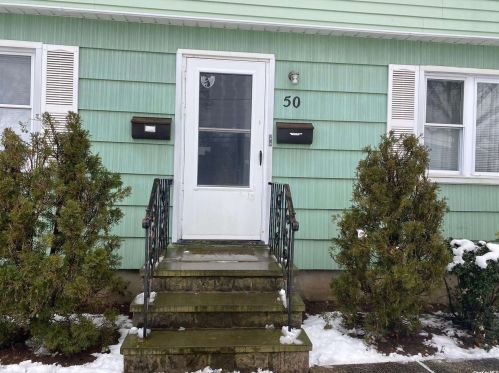 50 Grand Pl, Elwood, NY 11731-3020