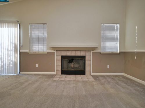 1062 Schadeck St, Manteca CA  95336-5956 exterior