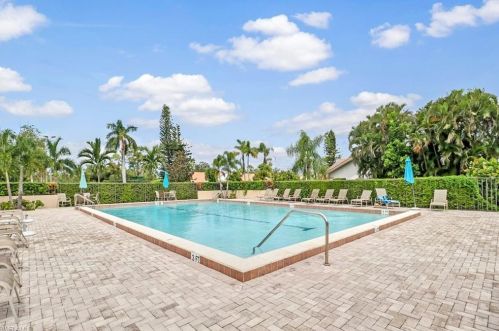 5250 Fox Hollow Dr, Naples FL 34104-4910 exterior