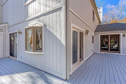 46 Merriland Rd, Stamford CT  06903-1717 exterior