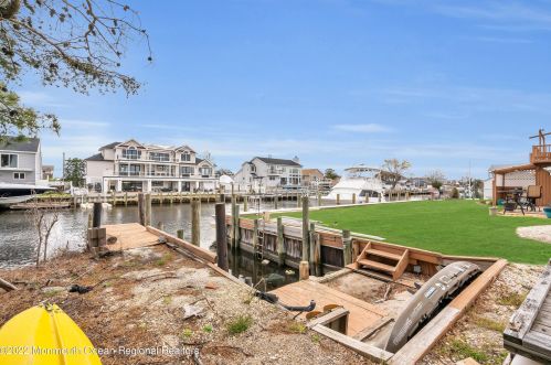 1019 Bowsprit Pt, Lacey Township NJ  08734-2706 exterior