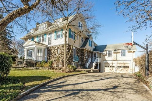 145 Corlies Ave, New Rochelle, NY 10803-1901