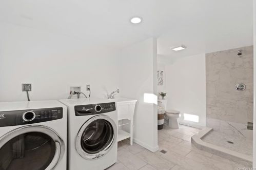 65 Snowden Ave, Crotonville NY  10562-3244 exterior