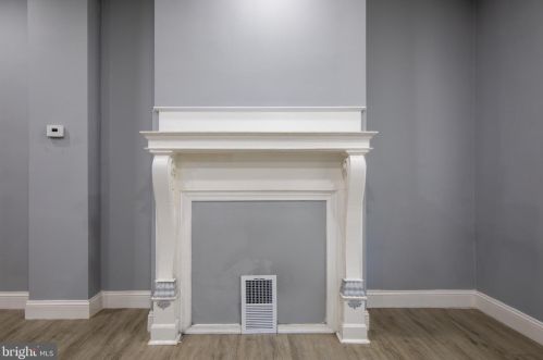 6526 Chew Ave, Philadelphia PA 19120-2332 exterior