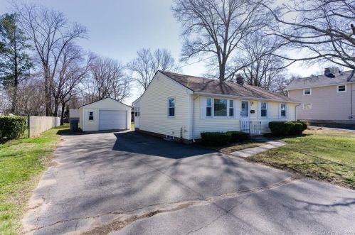 26 Webster St, Plainville, CT 06062-2117