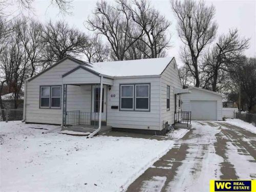 610 16th St, Blair, NE 68008-1218