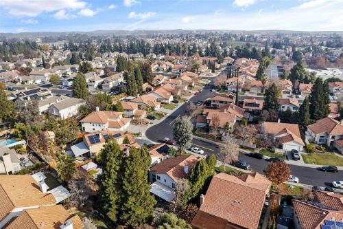 208 Bald Eagle Dr, Vacaville CA  95688-1054 exterior