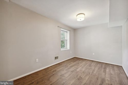 11831 Parliament Dr, Woodbridge VA  22192-1006 exterior