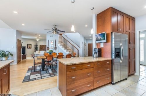 163 Hillcrest Dr, Parsippany NJ  07834-1413 exterior