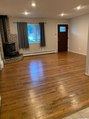 1453 Claas Ave, Holbrook, NY 11741-5721