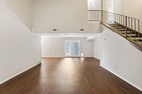 221 Smith St, Burleson TX  76028-5813 exterior