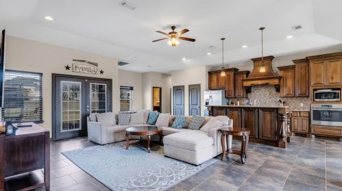 173 Gable St, Uhland, TX 78640-4167