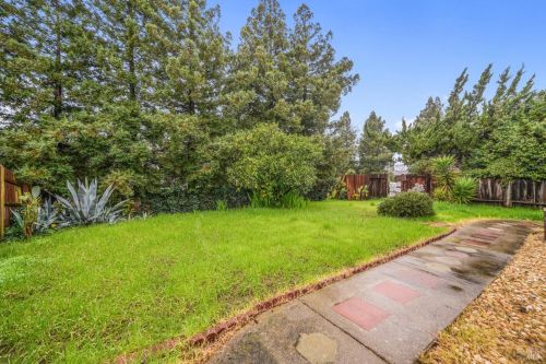 14 Bel Air Cir, Fairfield CA  94533-2811 exterior