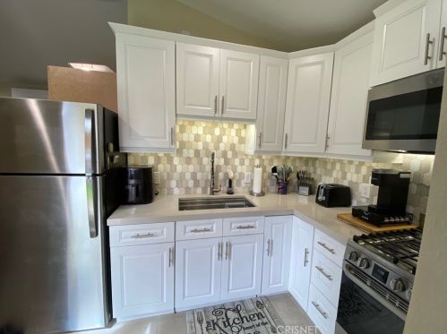 23037 Weymouth Pl, Santa Clarita CA  91354-2040 exterior