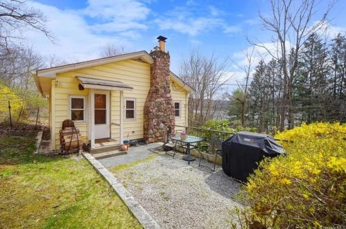 18 Slate Hill Ter, Greenwood Lake, NY 10925-4010