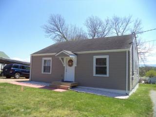 318 Cypress St, Greeneville, TN 37745-5026