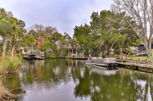 5146 Riverside Dr, Homosassa, FL 34448-3744