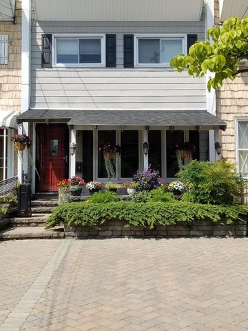 2757 Schurz Ave, Bronx, NY 10465-3246