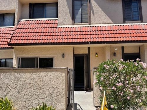 27629 Nugget Dr, Santa Clarita, CA 91387-4257