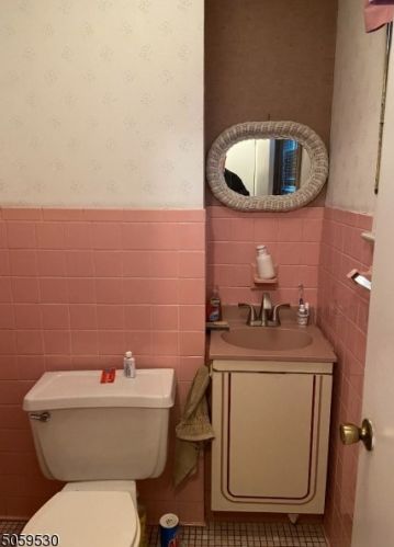 24 Hartley Pl, Bayonne NJ  07002-1210 exterior
