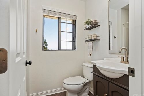 23920 La Vella Rd, Temecula CA  92590-3944 exterior