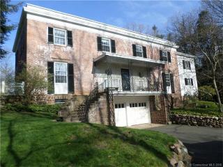 17 Briar Ln, New Haven, CT 06517-4008