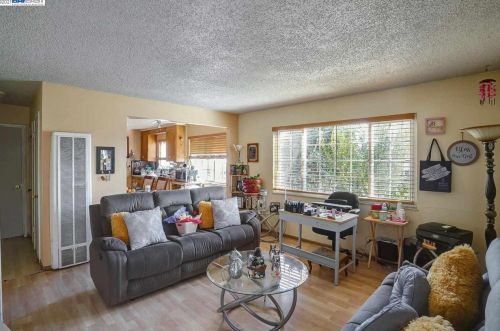 1517 51st Ave, Oakland CA 94601-5237 exterior