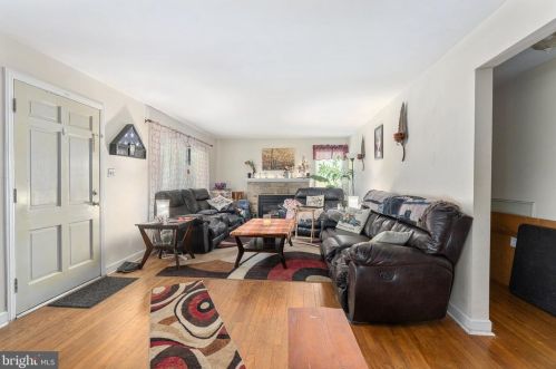 536 Charles St, Coopersburg, PA 18036-2010