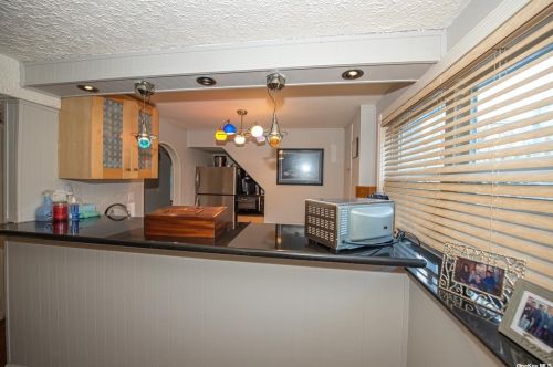 28 Hammond Rd, Elwood NY  11731-4810 exterior