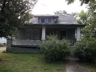 1119 Main St, Ottawa, KS 66067-1513
