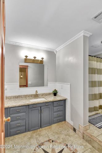 26 Northfield Ave, East Brunswick NJ  08816-3031 exterior