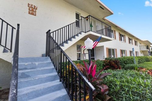 247 Winners Cir, Naples, FL 34112-3117