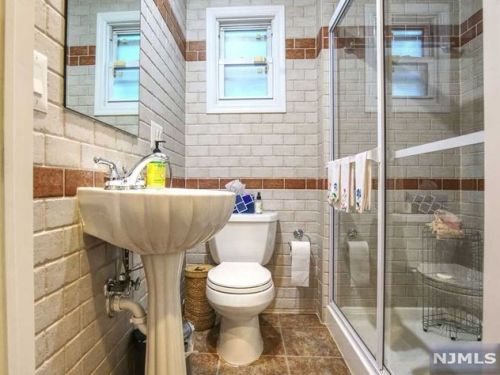 1140 Kensington Rd, Teaneck NJ  07666-2758 exterior