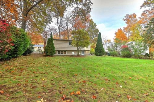 32 Indian River Rd, Milford, CT 06460-6624