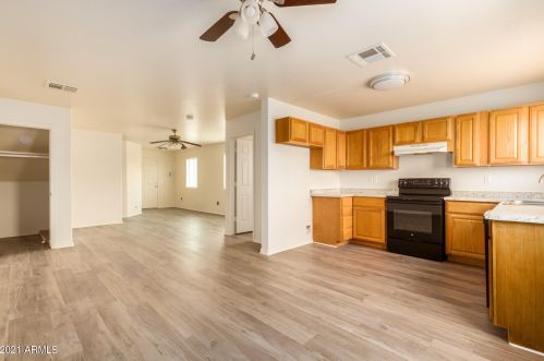 9824 18th Ave, Phoenix, AZ 85021-2569