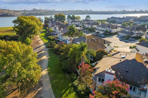 4712 Bryce Cir, Carlsbad CA  92008-4289 exterior