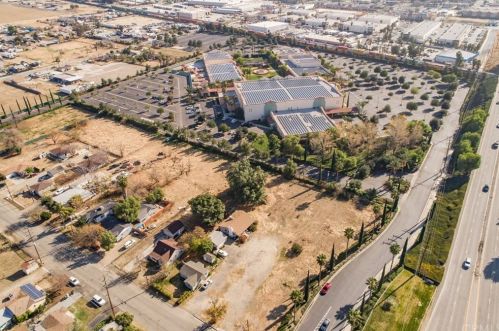 335 Caroline St, San Bernardino CA  92408-3702 exterior