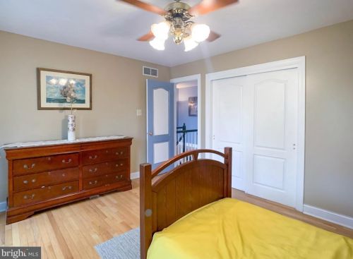 32 Sunrise Ct, Southampton PA 18966-1981 exterior